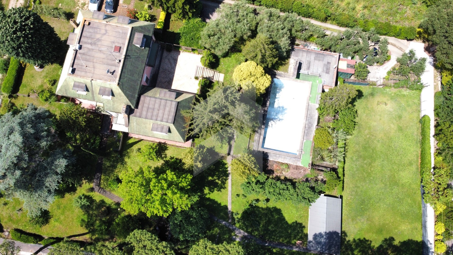 Villa esclusiva con parco privato, piscina e campo da tennis