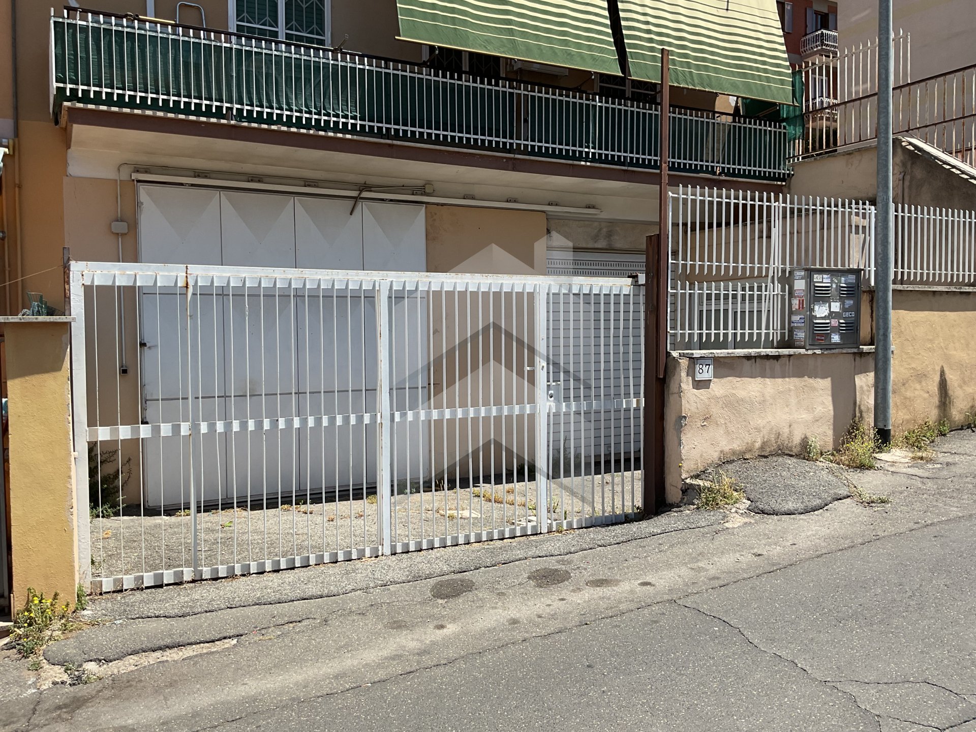 Locale commerciale di ampia metratura – Torre Maura