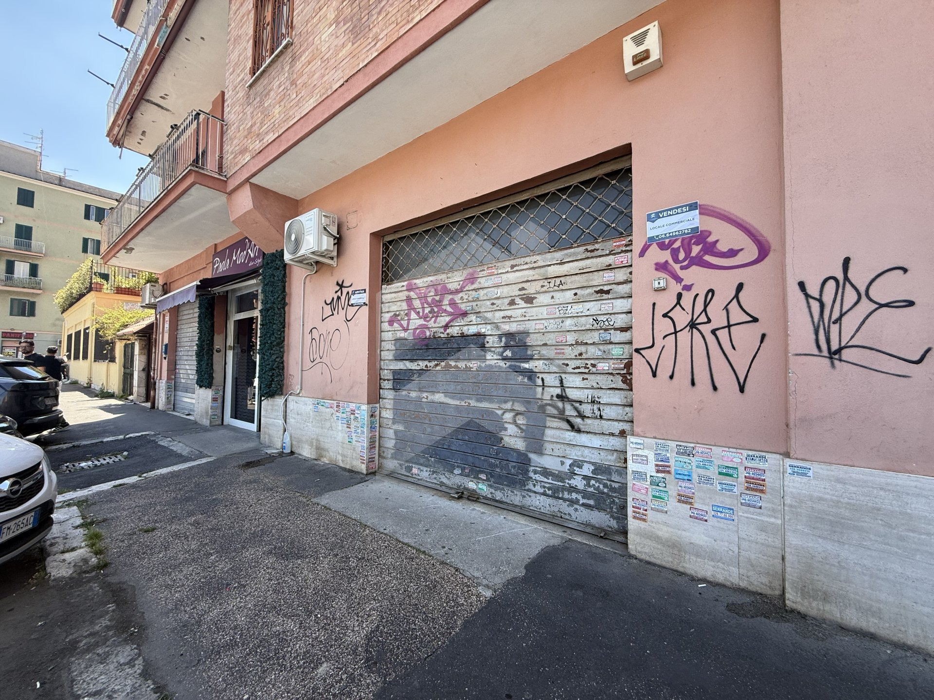 LOCALE COMMERCIALE IN VENDITA – PIAZZA DELLE IRIS 6